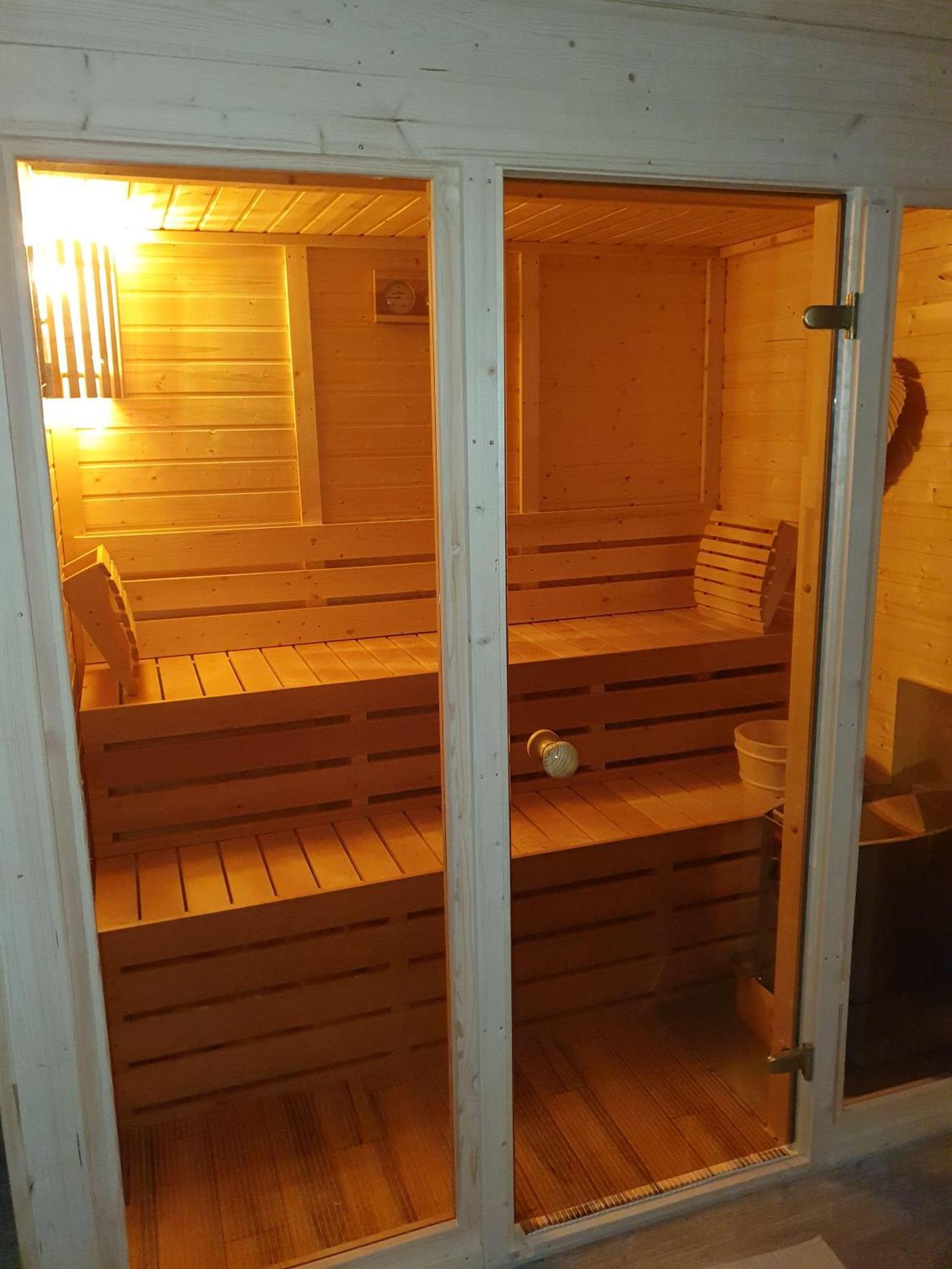Idyllisches-Blockbohlenhaus-Mit-Eigenem-Garten-Und-Sauna-Zum-Wohlfuehlen Martensrade 外观 照片