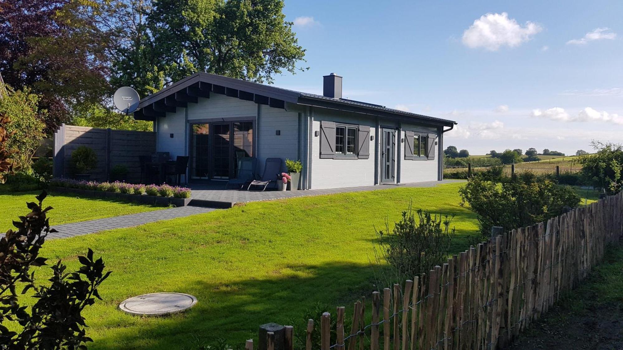 Idyllisches-Blockbohlenhaus-Mit-Eigenem-Garten-Und-Sauna-Zum-Wohlfuehlen Martensrade 外观 照片