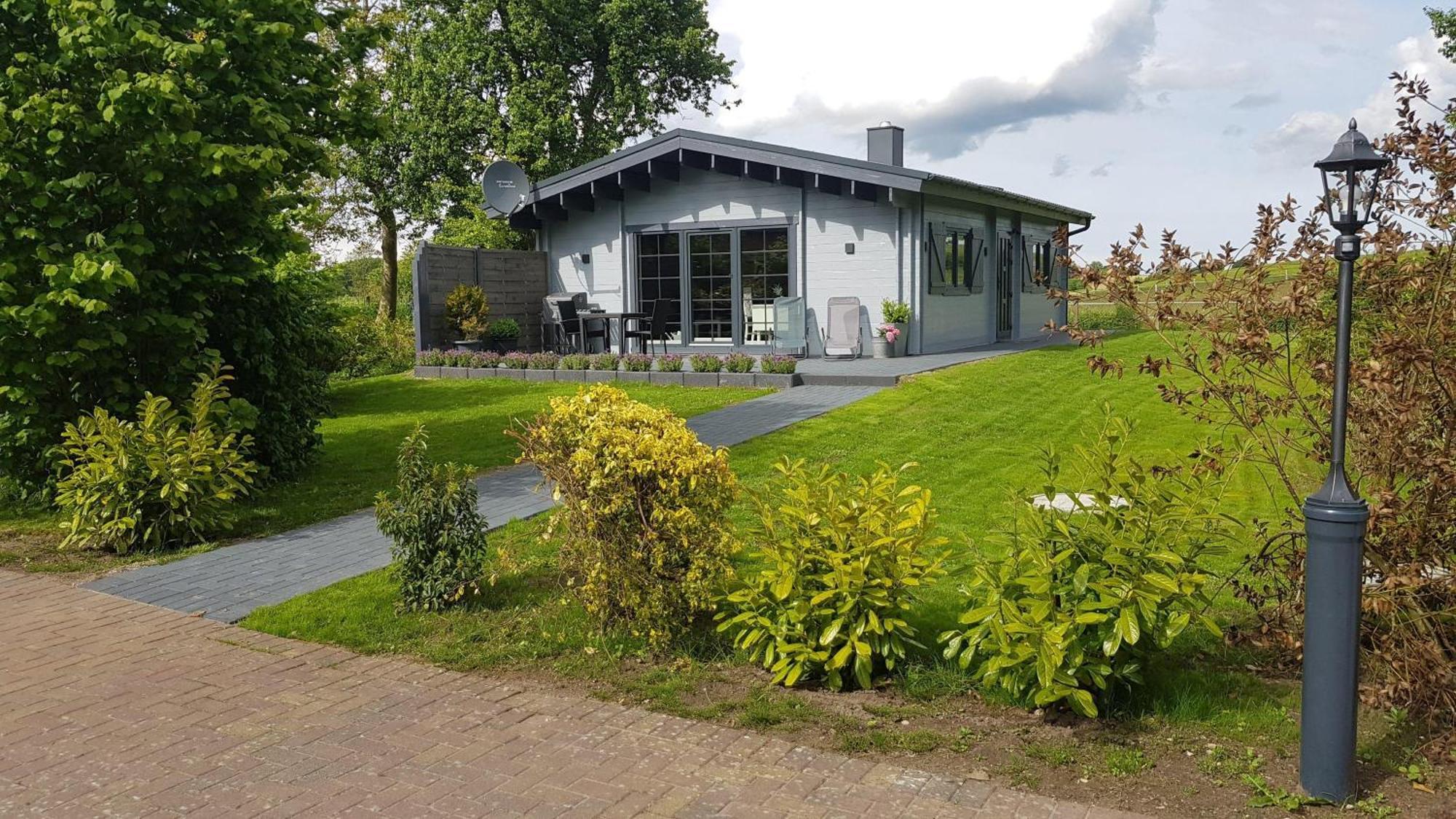 Idyllisches-Blockbohlenhaus-Mit-Eigenem-Garten-Und-Sauna-Zum-Wohlfuehlen Martensrade 外观 照片